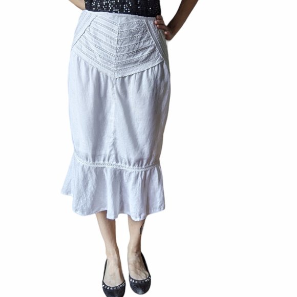Romantic white linen pencil fishtail skirt with lace details - Picture 2 of 15